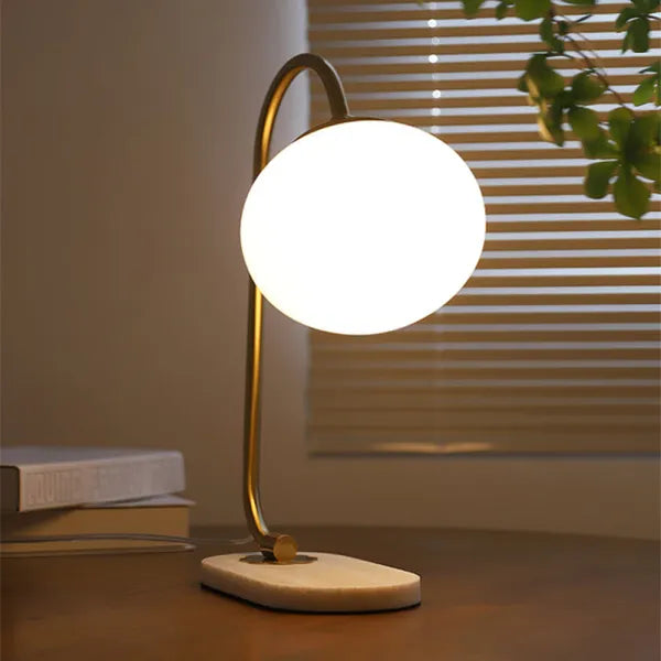 Lampe de table en métal et verre Marshmallow