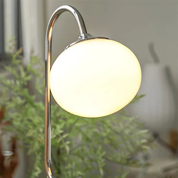 Lampe de table en métal et verre Marshmallow