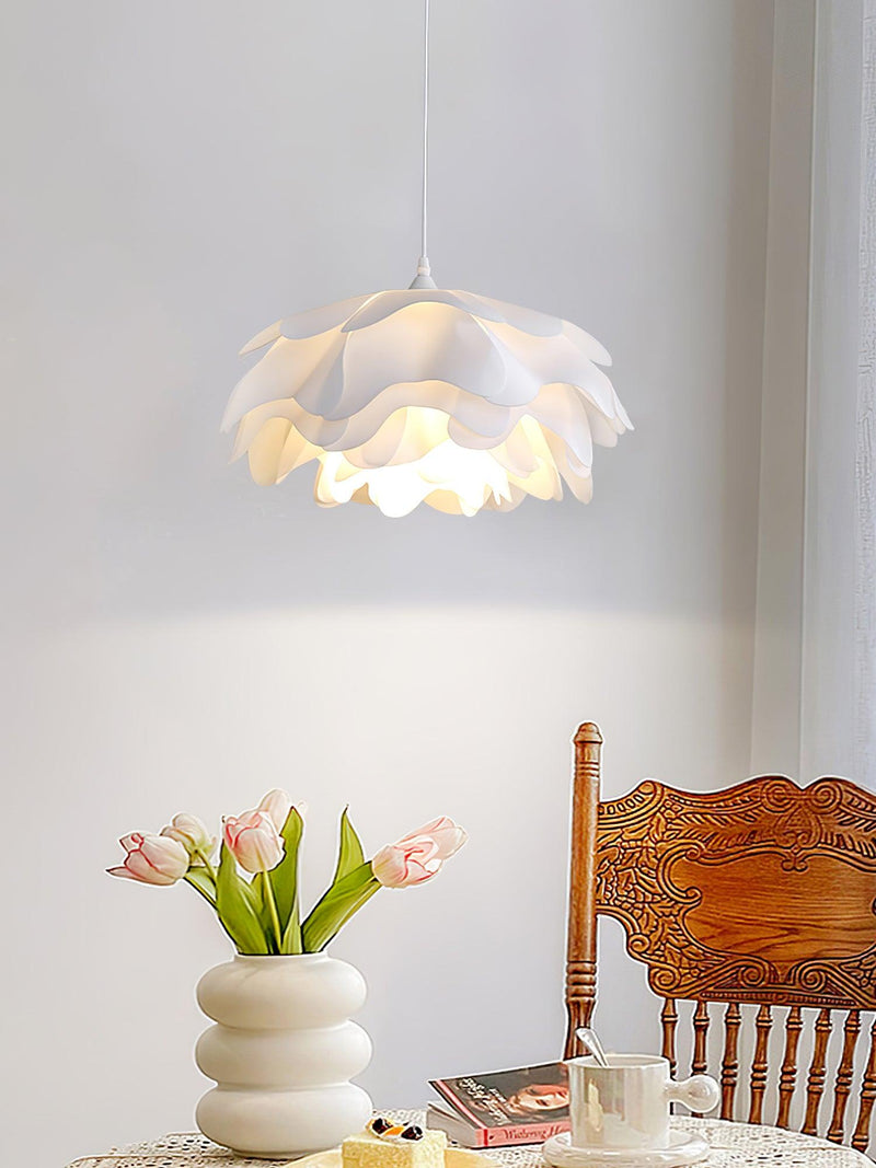 Lampe pendante blanche en forme de fleur