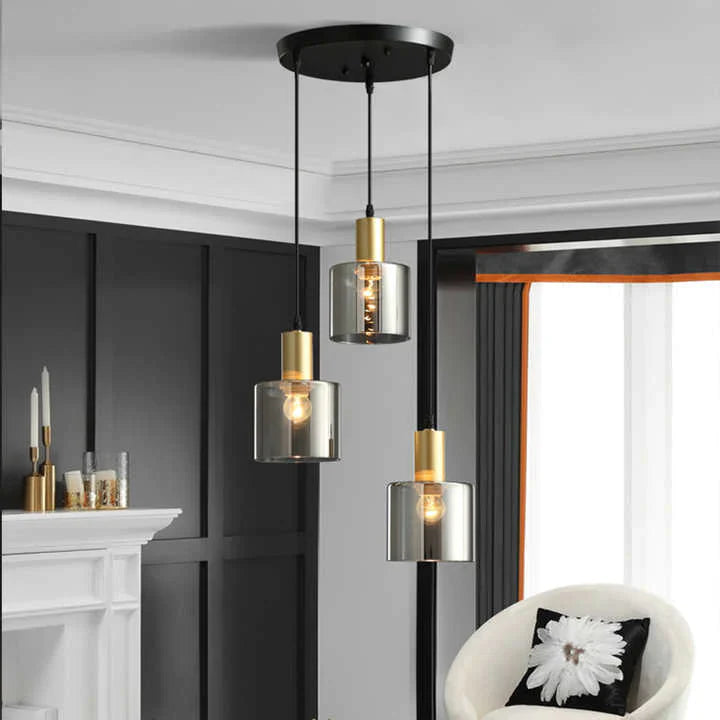 Suspension design en noir avec or et verre fumé