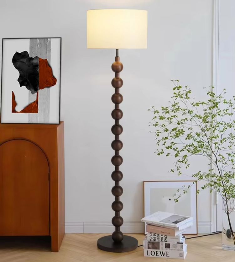 Lampadaire en bois Japandi