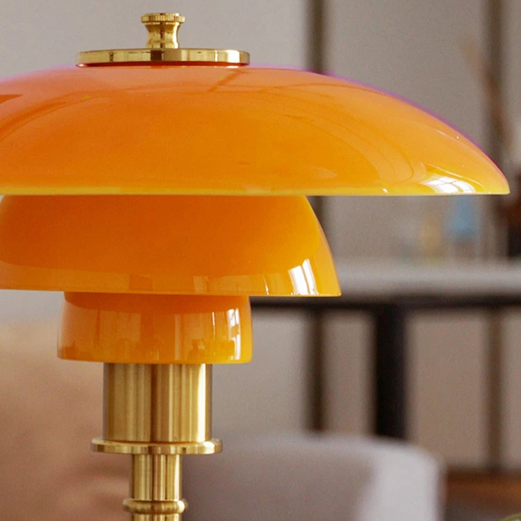 Lampe à poser de designer danois