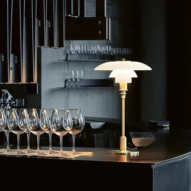 Lampe à poser de designer danois