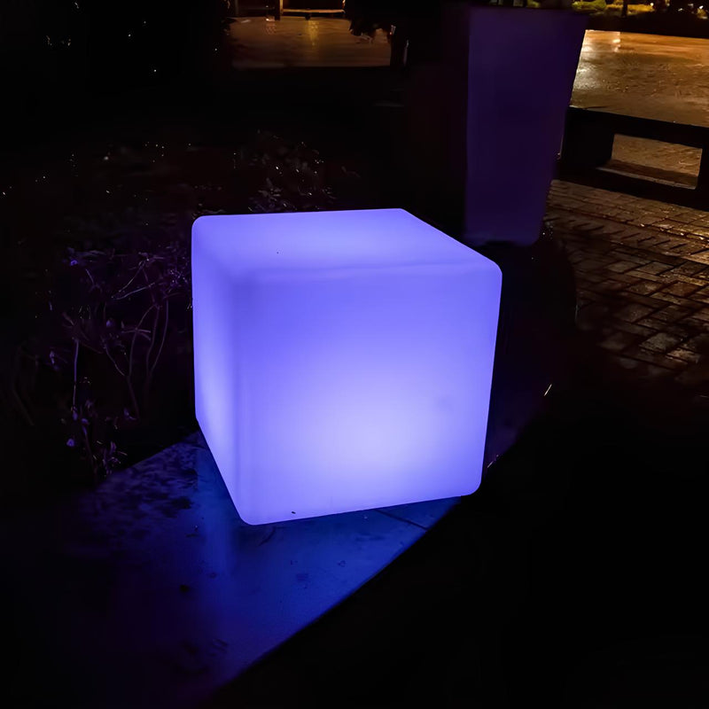 Lampe de jardin cubique