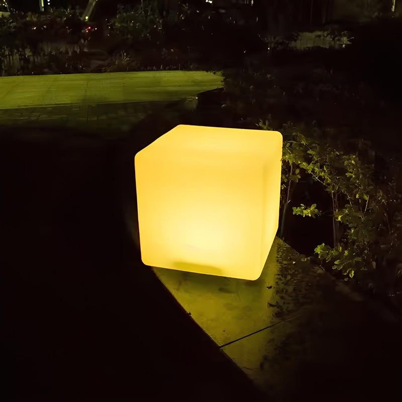 Lampe de jardin cubique