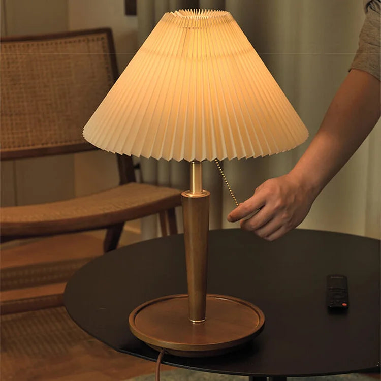 Lampe à poser en bois plissé